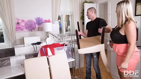 Sexy big_tits Teen performs