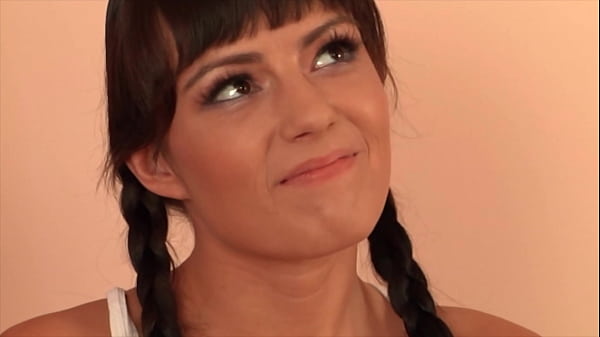 Teen sexy enjoys herself Video