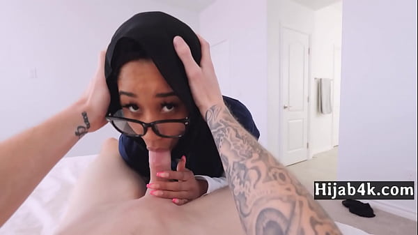 Arab Teen poses - sexy